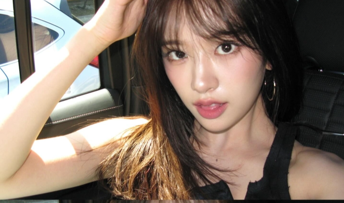 아이브 안유진, 시크한 블랙 원피스부터 힙한 캐주얼까지