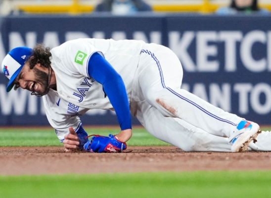 '아뿔싸' 폰세, 5년 만의 ML 복귀전 부상으로 끝났다...카트 타고 그라운드 빠져나가