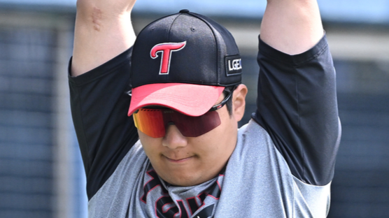 "홈런 1위인데 자리가 없다?"...LG 이재원, '잠실 빅보이'의 강제 벤치행...염경엽의 고뇌 "문보경 허리가 변수"