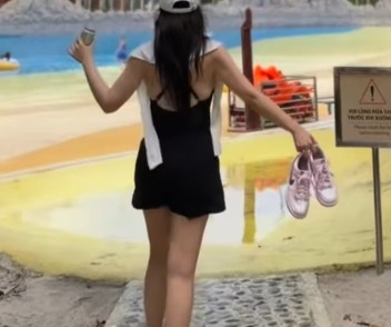 56㎏ 찍더니 달라졌다... 박지윤, 워터파크서 드러난 변화