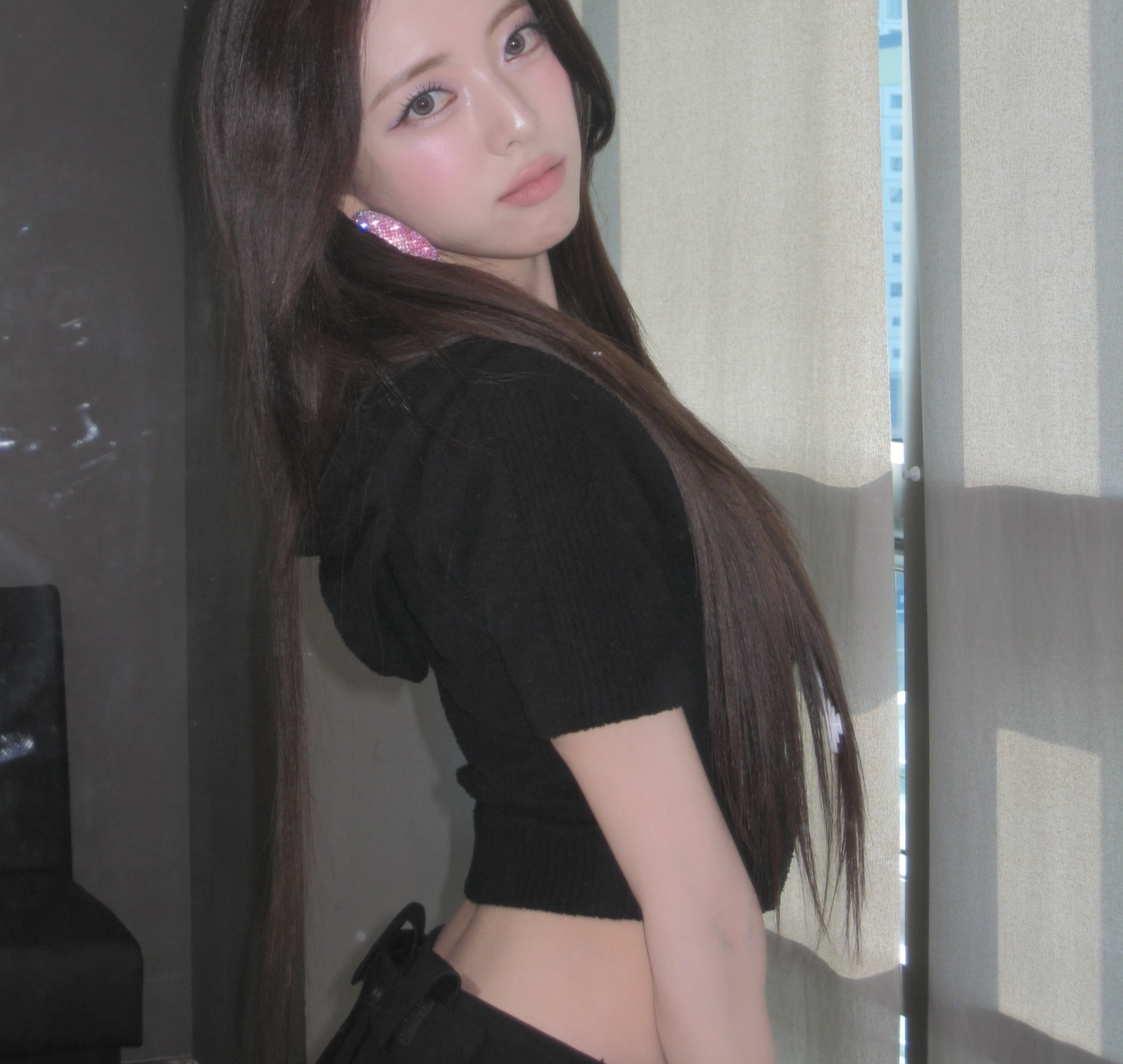 있지 유나, 보고도 믿기지 않는 한 줌 허리