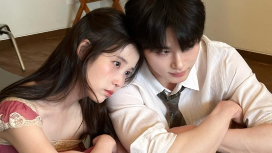 아이유·변우석, '21세기 대군부인' 화보 비하인드