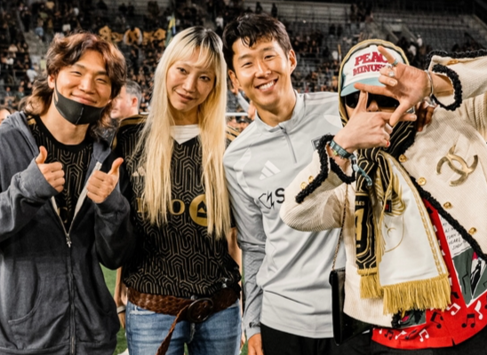 손흥민, 6-0 승리 견인 후 지드래곤·대성·수주와 그라운드 인사