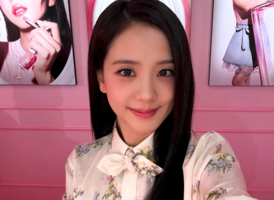 '역대급 갑질' 지수, 직원들에 디올백 쐈다...1인 기획사 대표의 통 큰 플렉스