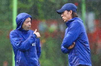 '해명도 불쾌'..."아로소 韓축구 무시하냐" 비판 목소리