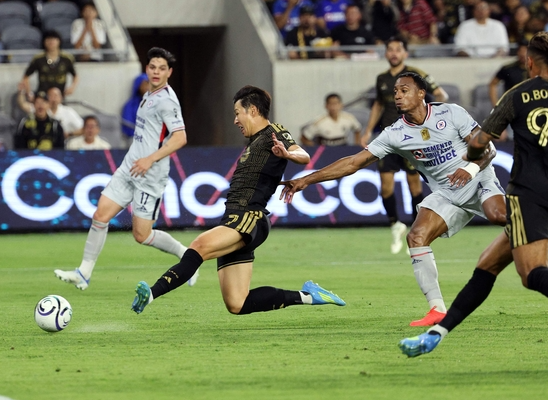 "에이징커브 NO" 손흥민 49일만 '시즌 2호골 폭발'...월드컵 상대 멕시코 자원과 겨뤄 웃었다 