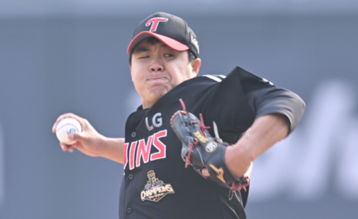 '불펜 물음표를 느낌표로' LG 장현식, 500경기 금자탑과 함께 증명한 '리그 최강'의 위용