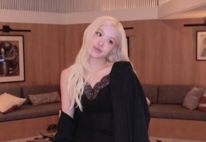 블랙핑크 로제, 슬립 드레스로 성숙미...독보적 분위기에 '시선 집중'