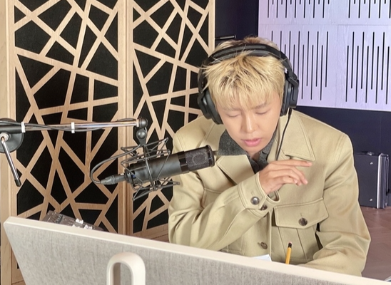 임영웅, 세계 1위 유튜버와 손 잡았다