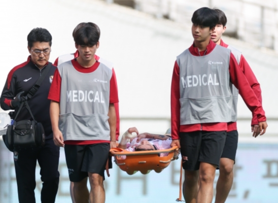 '갈비뼈 골절의심' FC서울 최준, 다행히 타박상 진단..."다만 며칠 더 관찰 필요"