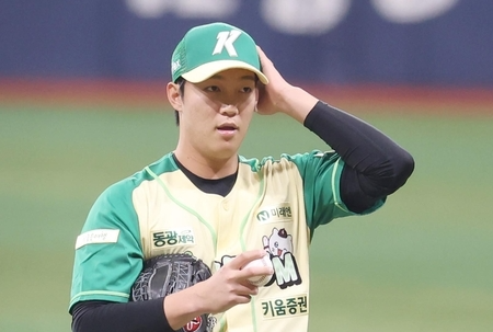 160km 봉인한 안우진의 '여우 같은' 복귀전..."속구 11개면 충분했다" KT전 변화구 쇼케이스