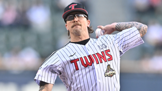 LG의 '신의 한 수' 웰스, 한화전 8이닝 1피안타 '도미넌트 스타트'...선발진 붕괴 속 구세주 등극