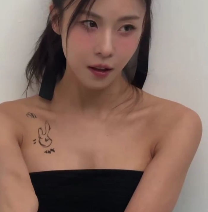 하지원, 쇄골 아래 뭘 그려 넣은거야? 파격 오프숄더로 뽐낸 고혹미