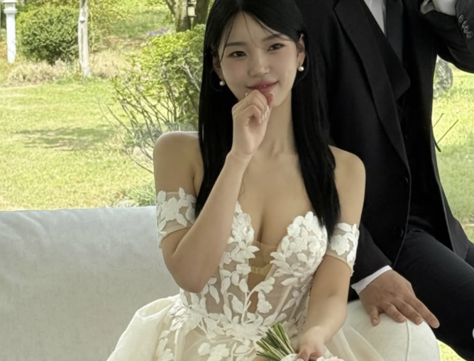 11기 순자, 웨딩 화보가 시스루? 과감 그 자체 [★SNS]