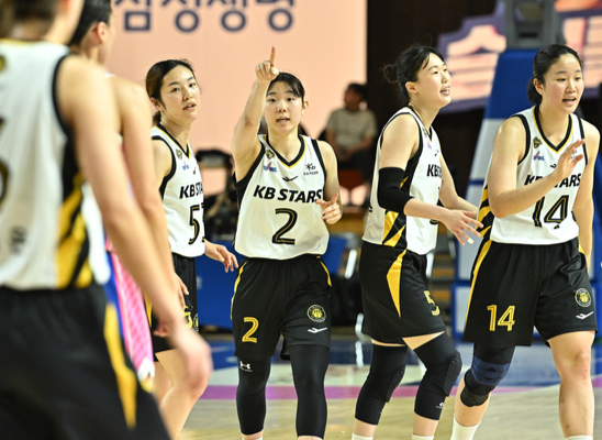 '여제' 없이도 강했다...KB 4시즌 만에 통합우승 달성→'스몰 라인업' 위력 빛났다 