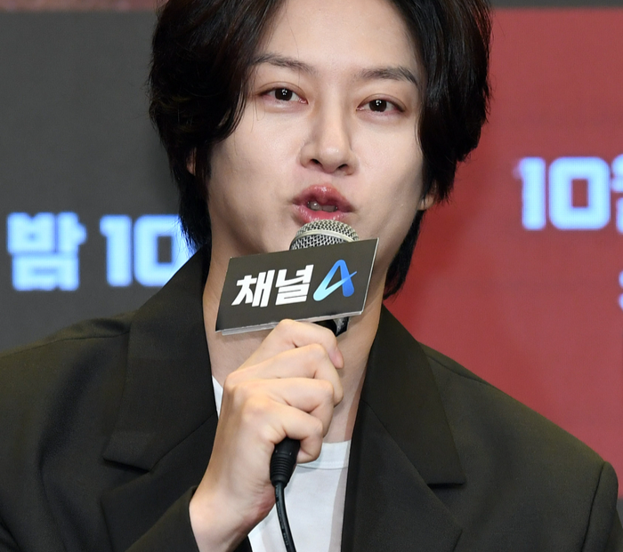 김희철, '아는 형님' 9년 만에 중단...건강 문제에 팬들 '철렁'