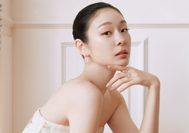 김연아, 고혹적 오프숄더 드레스 자태... 범접 불가한 퀸의 우아함