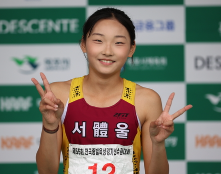 '성인보다 빨랐다' 여중생 왕서윤, 100m 11초83 '17년만 부별 한국기록' 종별선수권 우승
