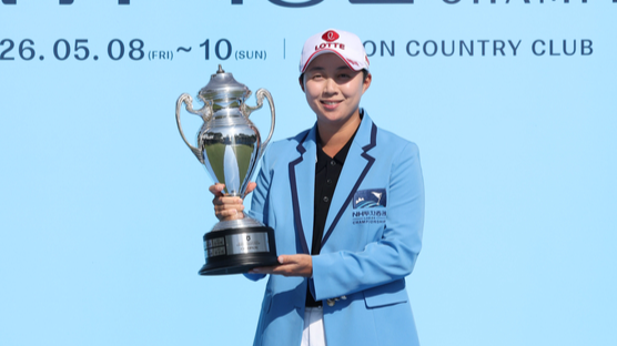 "조카와 '우승' 약속 지켰다" 김효주, 18번 홀서 '두 팔 번쩍' 끝냈다...55개월 만에 국내 정상 등극 