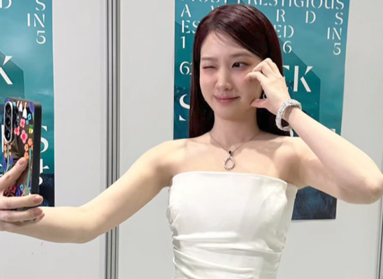 박은빈, '화이트 드레스'로 완성한 우아함