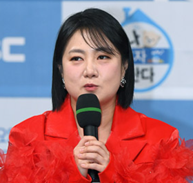 "결국 3차 소환까지" 박나래, 전 매니저와 진흙탕 싸움...불법 시술 vs 영양제 투약 '의료법 위반' 쟁점 팽팽