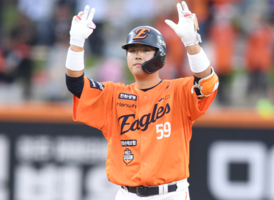 4연타석 홈런→시범경기 홈런 2위→5월 5홈런...한화 10년 책임질 '난세 영웅'이 등장했다