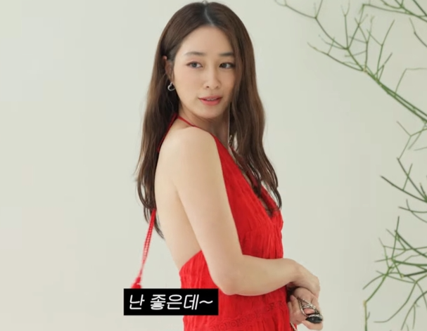 '이병헌♥' 이민정, 과감한 백리스 드레스 공개... "남편 때문에 못 입어"