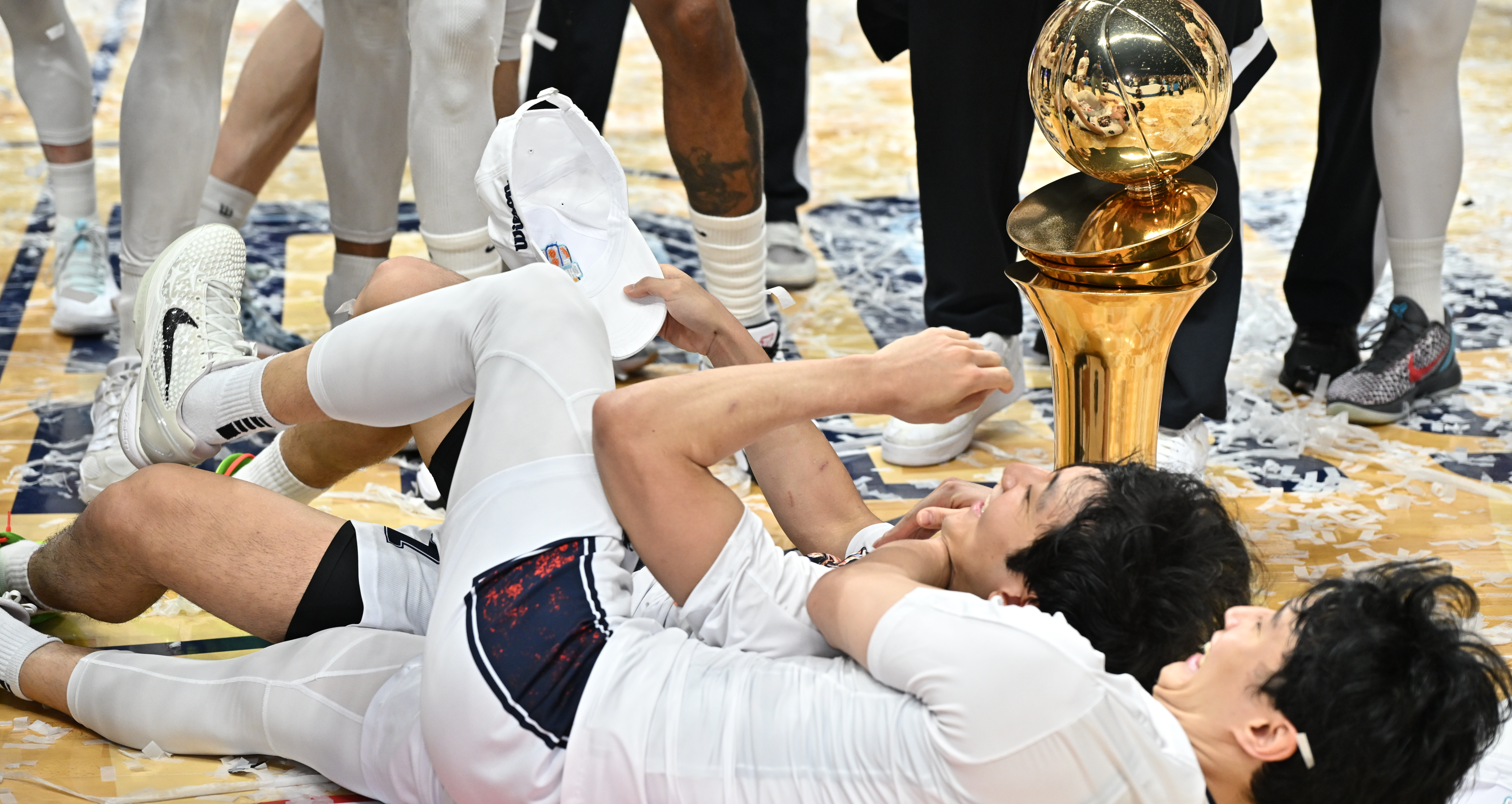 삼부자 MVP 영광, 어머니께 바칩니다! 허훈 "짐승 셋 키우느라..." vs 허웅 "취했어? 아들 셋이지!"