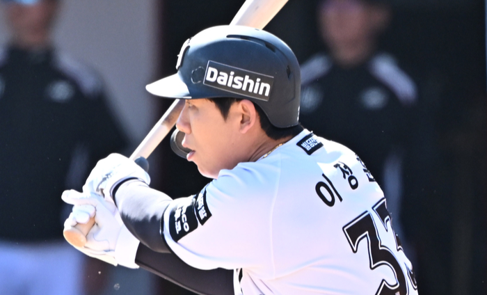 '9회 대타 이정훈 결승타' KT, 한화에 8-7 역전승 '3연패 끝-단독 1위'...류현진 '200승'도 막았다 