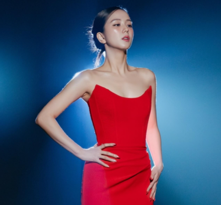 블랙핑크 지수, 레드 드레스부터 스포티룩까지 비현실적 비주얼 과시