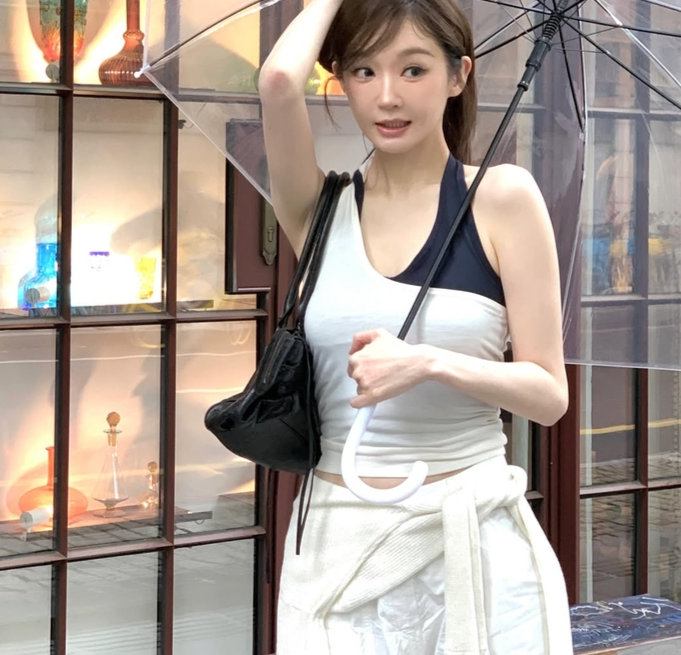 다비치 강민경, "너 또 예쁘고 그런다" 비 오는 날 촉촉한 여신 비주얼