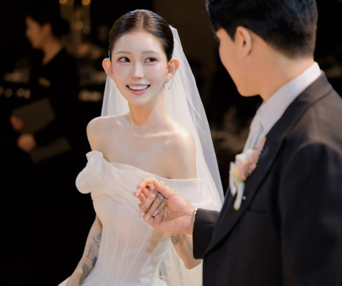 최준희, 결혼식 본식 스냅 공개... 행복한 미소 속 새로운 출발