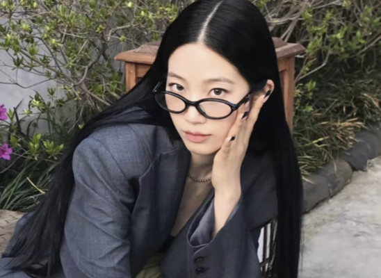 르세라핌 카즈하, 재킷 속 명품 복근 자랑