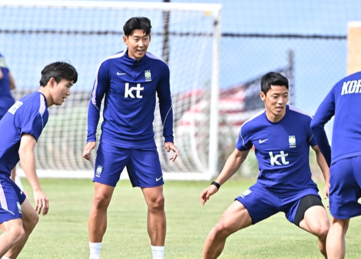 [현장 영상] 손흥민이 훈련장에 떴다! 뜨거워진 홍명보호 美사전캠프 열기