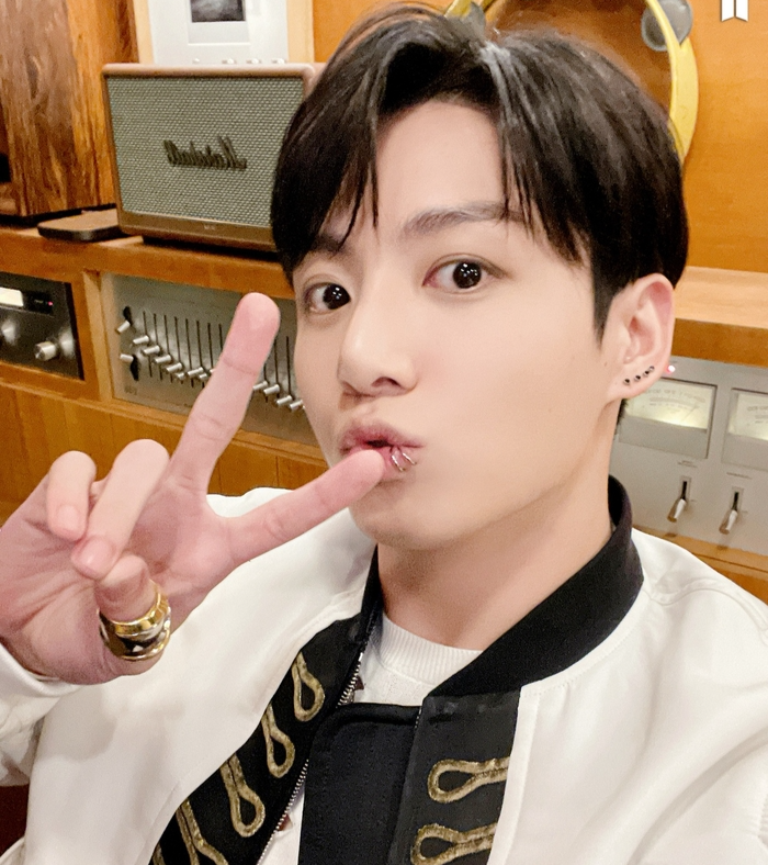 BTS 정국, 2100만 SNS 계정 돌연 '차단' 당한 이유..."180일 내 안 하면 영구 비활성화"
