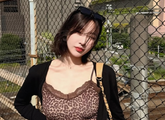레드벨벳 조이, 호피무늬 탑 입고 드러낸 '역대급 한 줌 허리'