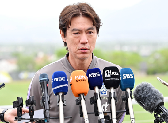 '정몽규 사퇴' 홍명보 감독 "당황스러웠다...선수단과 우리 역할 더 명확히, 동요하지 않는다"