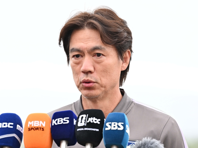 한밤에 깜짝 놀란 홍명보 "정몽규 회장 줌미팅으로 사퇴 밝혀...당황스럽지만 동요 없다"