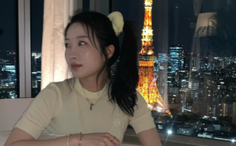 '올림픽 2관' 김길리, 도쿄타워 앞에서 찰칵...금빛 미모도 빛났다