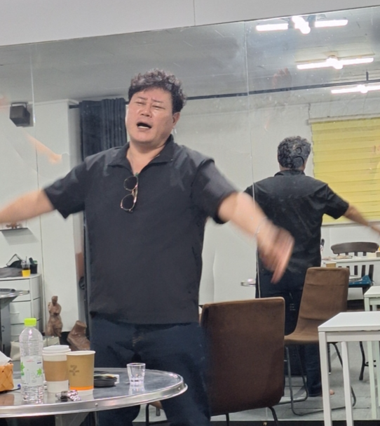‘스크린 신스틸러’ 지대한, 고향 부산서 연극 귀환…“가장 먼저 와서 가장 늦게까지 연”